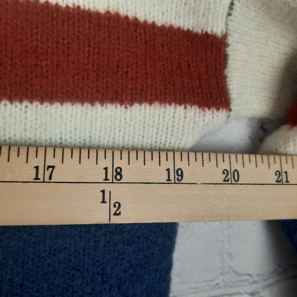 Hem & Thread Color-Block Soft Knit Sweater - Picture 11 of 12